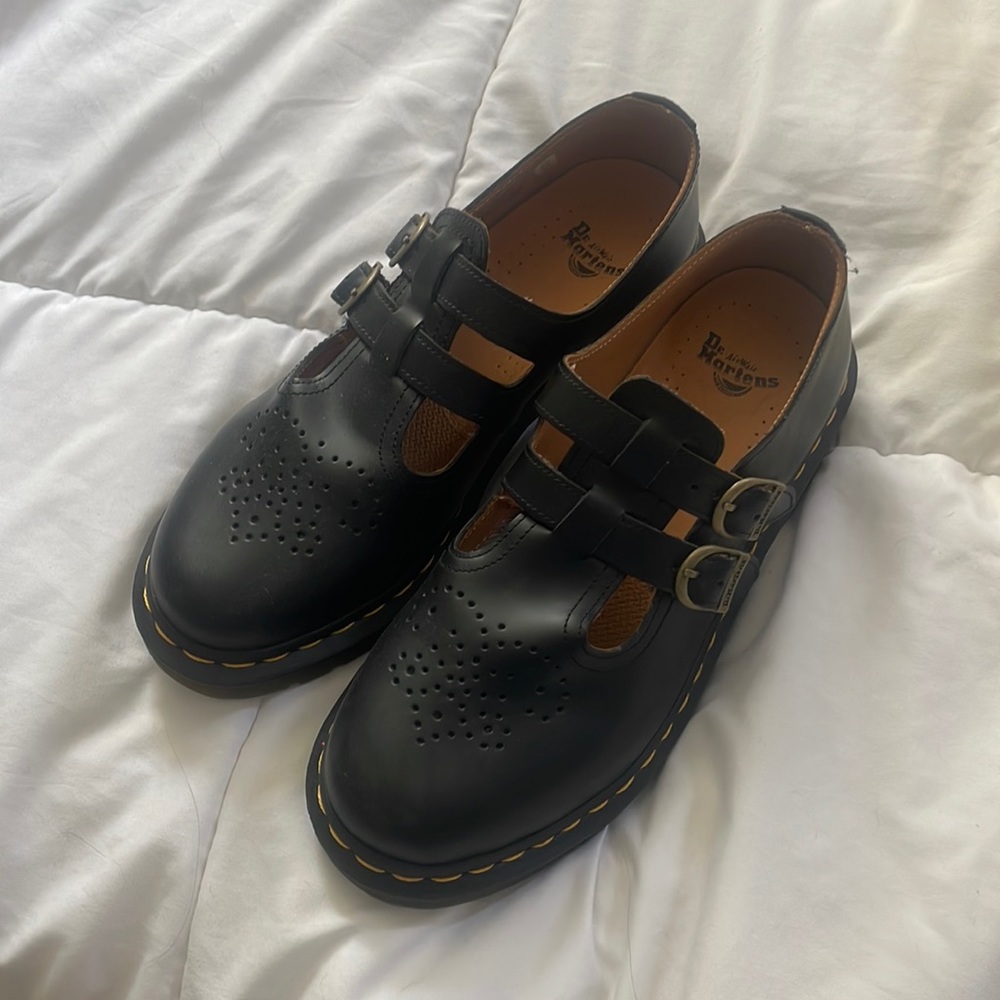 8065 SMOOTH LEATHER MARY JANE SHOES brand new worn 1 time in great condition